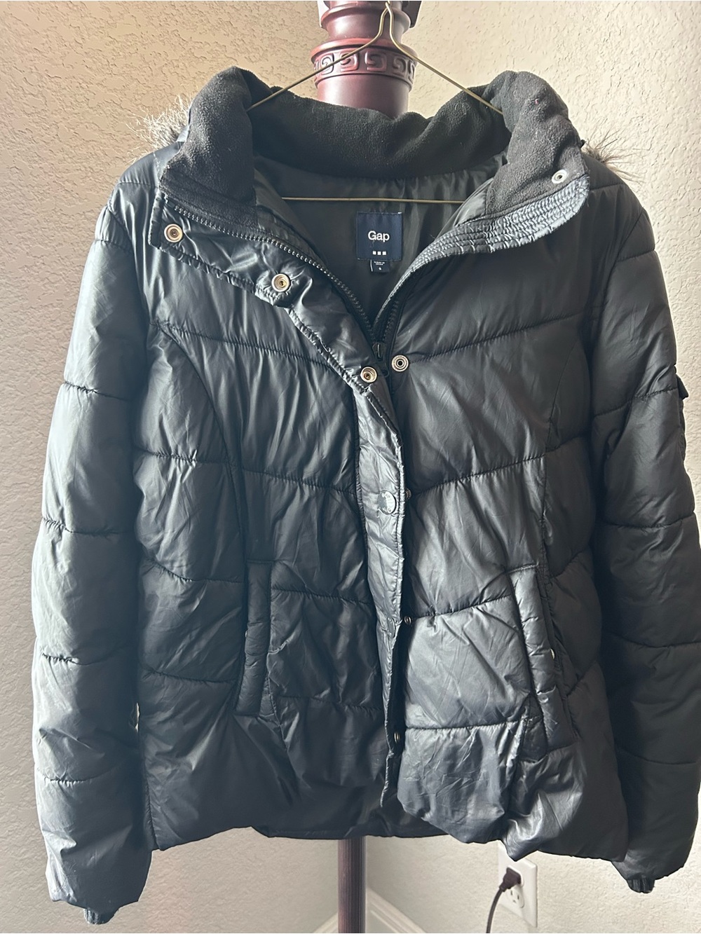 Gap Women's Black Puffer Jacket with Cozy Collar
